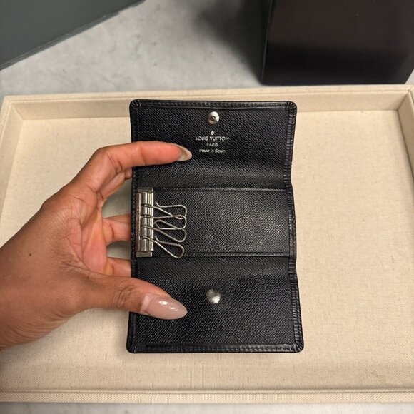 Louis Vuitton Epi Leather 4 Key Holder - Picture 4 of 12